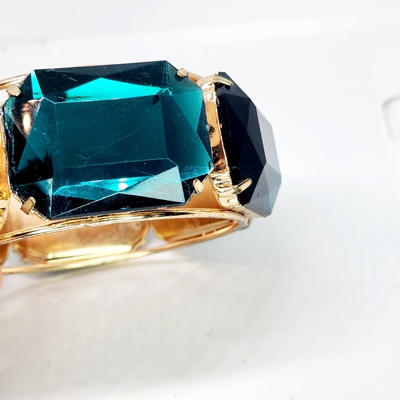 Vintage Chunky Rectangle Emerald Green Large Lucite Cuff Gold Bracelet  Bangle - Picture 3 of 6